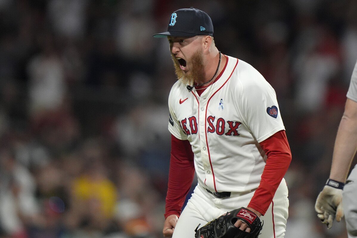 Zack Kelly escapa de situação complicada com bases carregadas, enquanto Red Sox estabelecem recorde do clube com 9 roubos de base na vitória por 9-3 sobre os Yankees